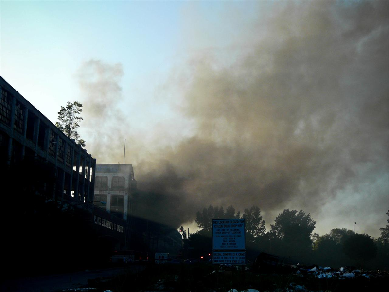 Illustration for article titled Abandoned Detroit Packard Auto Plant Catches Fire